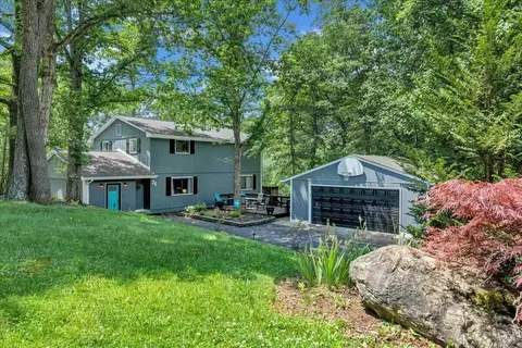 26 Willow Cir, Blue Ridge, VA 24064