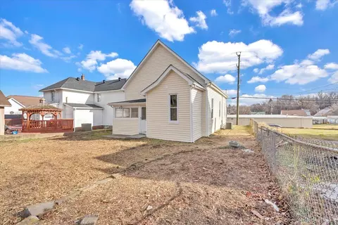 138 Valley St, Pulaski, VA 24301 photo 2