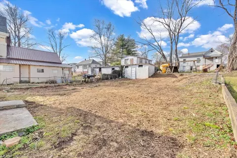 138 Valley St, Pulaski, VA 24301 photo 3