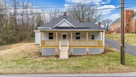 2340 Hollins Rd NE, Roanoke, VA 24012
