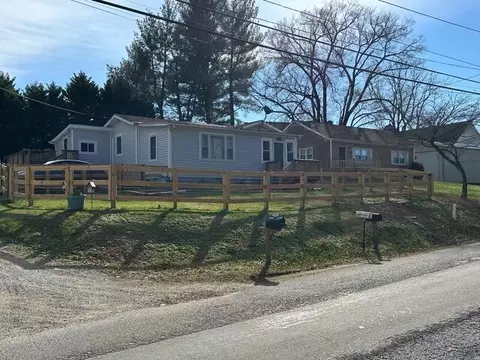 172 Lowe St, Buchanan, VA 24066 photo 1