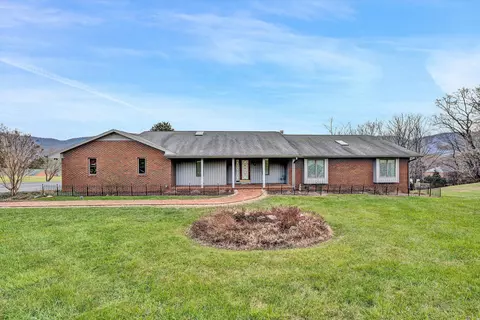 7090 Highfields Farm Trl, Roanoke, VA 24018
