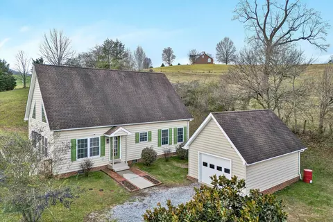 145 Magnolia Springs Rd, Troutville, VA 24175