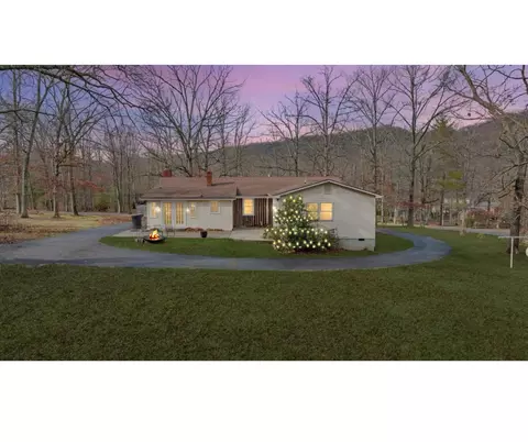 4251 Bluebird Ln, Salem, VA 24153