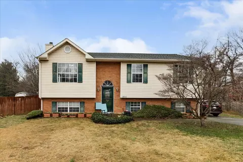 1603 Melbourne Dr, Salem, VA 24153