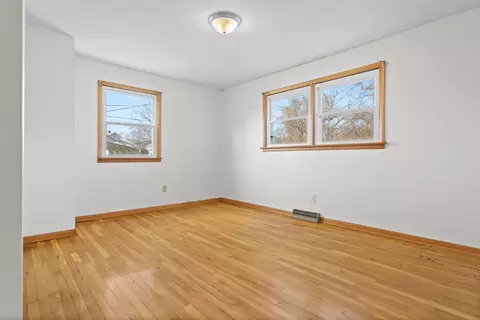 Bedroom - 824 E Cedar St, Covington, VA 24426 photo 3 of 6