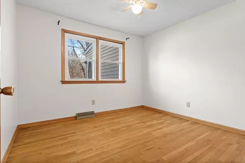Bedroom - 824 E Cedar St, Covington, VA 24426 photo 5 of 6