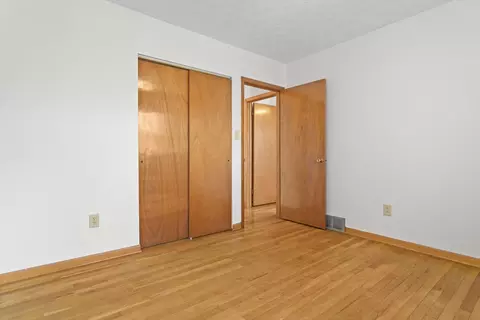 Bedroom - 824 E Cedar St, Covington, VA 24426 photo 6 of 6