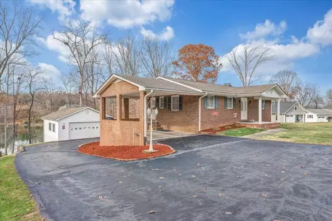 125 Douglas Dr, Moneta, VA 24121