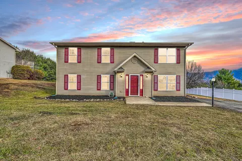 583 Hillview Dr, Roanoke, VA 24019