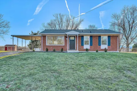 927 Emerald Dr, Vinton, VA 24179