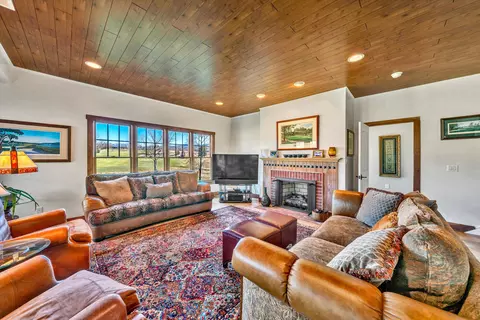 Living - 65 Milestone Ln, Penhook, VA 24137 photo 5 of 6