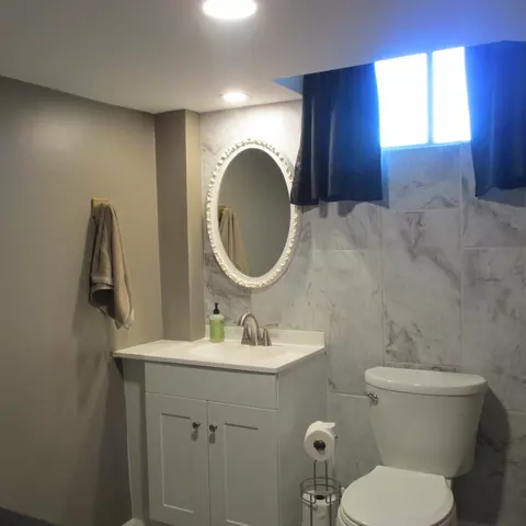 Bath - 3719 Springvale St SE, Roanoke, VA 24014 photo 4 of 4
