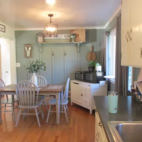 Dining - 3719 Springvale St SE, Roanoke, VA 24014 photo 2 of 3