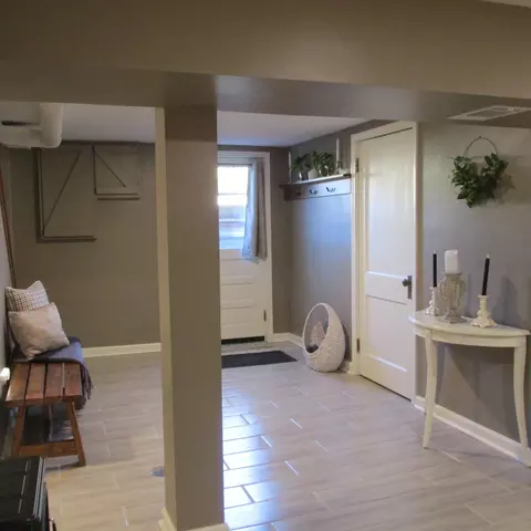 Entry Way - 3719 Springvale St SE, Roanoke, VA 24014 photo 2 of 3