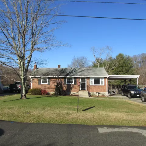 Exterior - 3719 Springvale St SE, Roanoke, VA 24014 photo 2 of 7