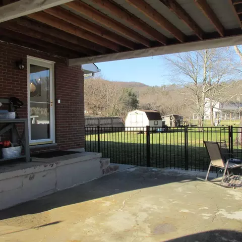 Exterior - 3719 Springvale St SE, Roanoke, VA 24014 photo 3 of 7
