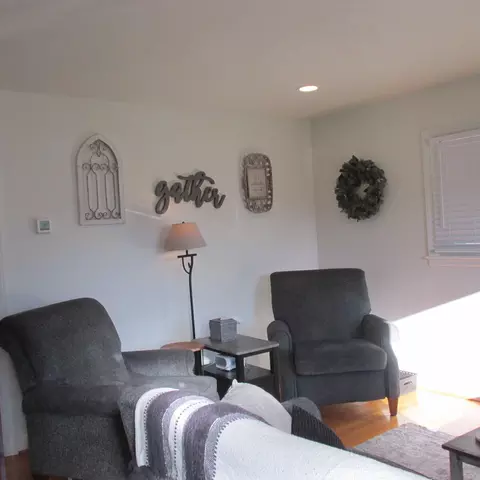 Living - 3719 Springvale St SE, Roanoke, VA 24014 photo 1 of 4