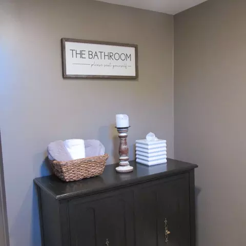 Bath - 3719 Springvale St SE, Roanoke, VA 24014 photo 3 of 4