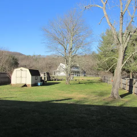 Exterior - 3719 Springvale St SE, Roanoke, VA 24014 photo 4 of 7