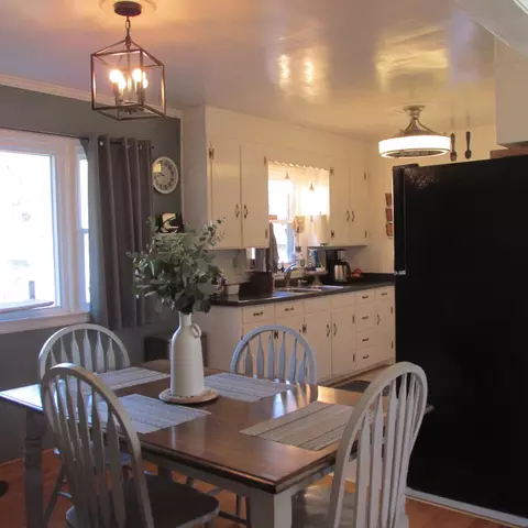 Dining - 3719 Springvale St SE, Roanoke, VA 24014 photo 1 of 3