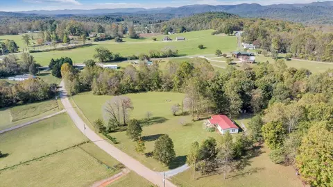 165 Game Trail Dr, Ferrum, VA 24088