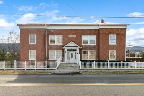 49 5th St NW, Pulaski, VA 24301