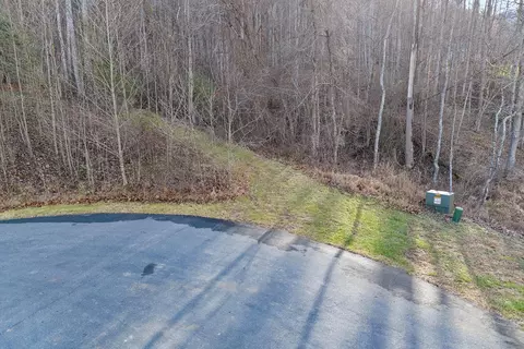 6796 Waterstone Dr, Roanoke, VA 24018