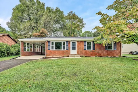2914 Dover Dr, Roanoke, VA 24018