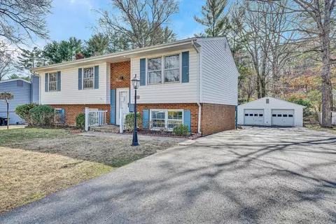 2722 Tanglewood Dr, Roanoke, VA 24018