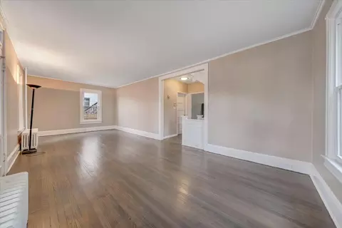 Living - 123 E Hawthorne St, Covington, VA 24426 photo 1 of 6