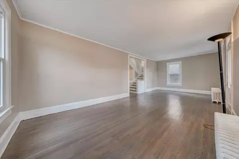 Living - 123 E Hawthorne St, Covington, VA 24426 photo 4 of 6