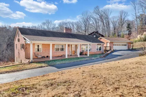 1100 Cherokee Ct, Martinsville, VA 24112