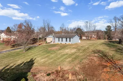 446 Rollingwood Ct, Troutville, VA 24175