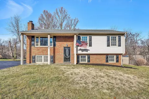 866 Dillon Dr, Vinton, VA 24179