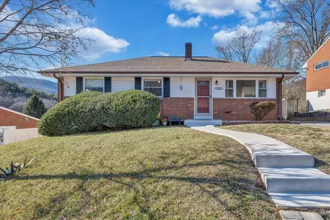 1033 Estates Rd SE, Roanoke, VA 24014