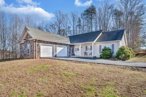 100 Walton Dr, Moneta, VA 24121