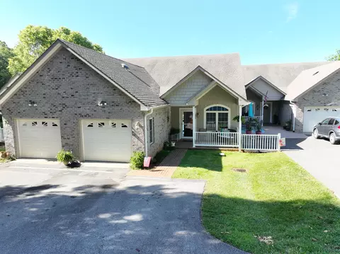206 Blarney Stone Ct, Huddleston, VA 24104