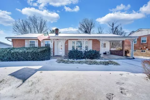 1120 Summit Ln NW, Roanoke, VA 24017