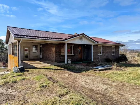 2597 Oak Grove Rd, Woodlawn, VA 24381