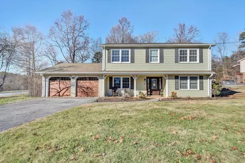 25 Charmwood Dr, Blue Ridge, VA 24064