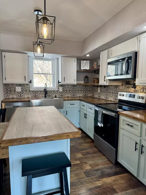 Kitchen - 1322 W Jackson St, Covington, VA 24426 photo 8 of 9