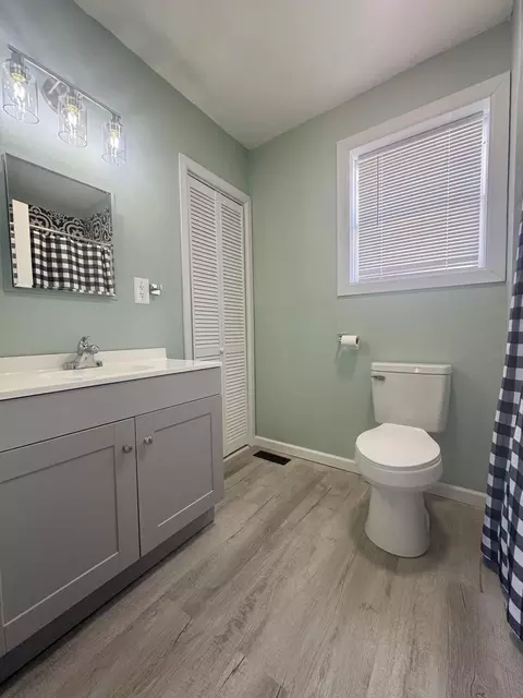 Bath - 1322 W Jackson St, Covington, VA 24426 photo 1 of 5