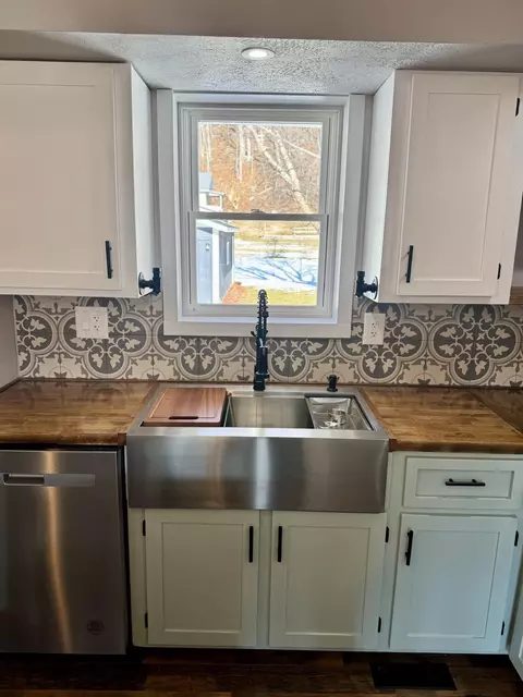 Kitchen - 1322 W Jackson St, Covington, VA 24426 photo 6 of 9
