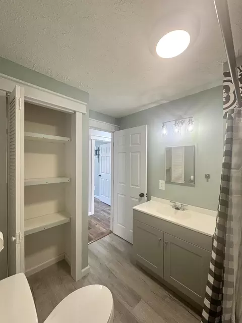 Bath - 1322 W Jackson St, Covington, VA 24426 photo 5 of 5