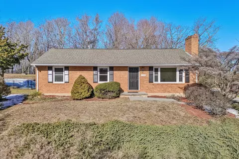 3105 Glenmont Dr SW, Roanoke, VA 24018