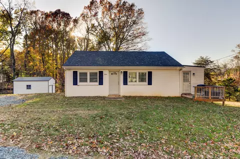 131 Oak Leaf Dr, Madison Heights, VA 24572