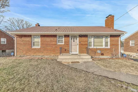 1717 Victoria St, Salem, VA 24153