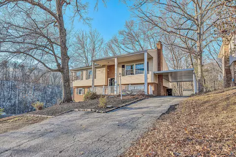 5016 Pin Oak Dr, Roanoke, VA 24019