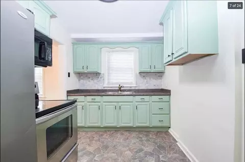 Kitchen - 2819 Cove Rd NW, Roanoke, VA 24017 photo 2 of 3